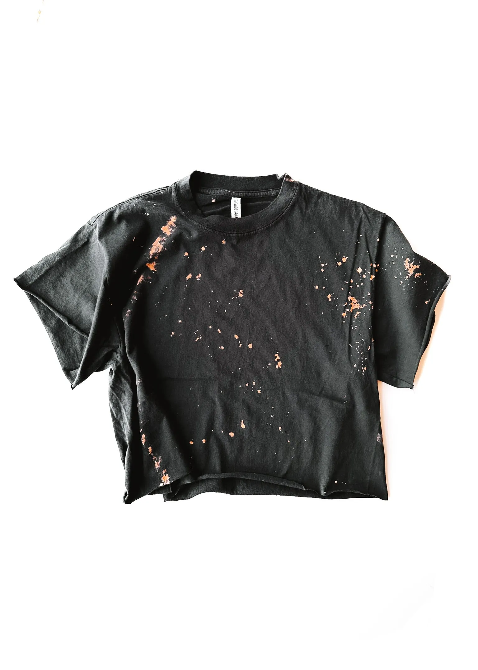 CROPPED PEBBY BASICS BLEACHED OUT BLACK TEE