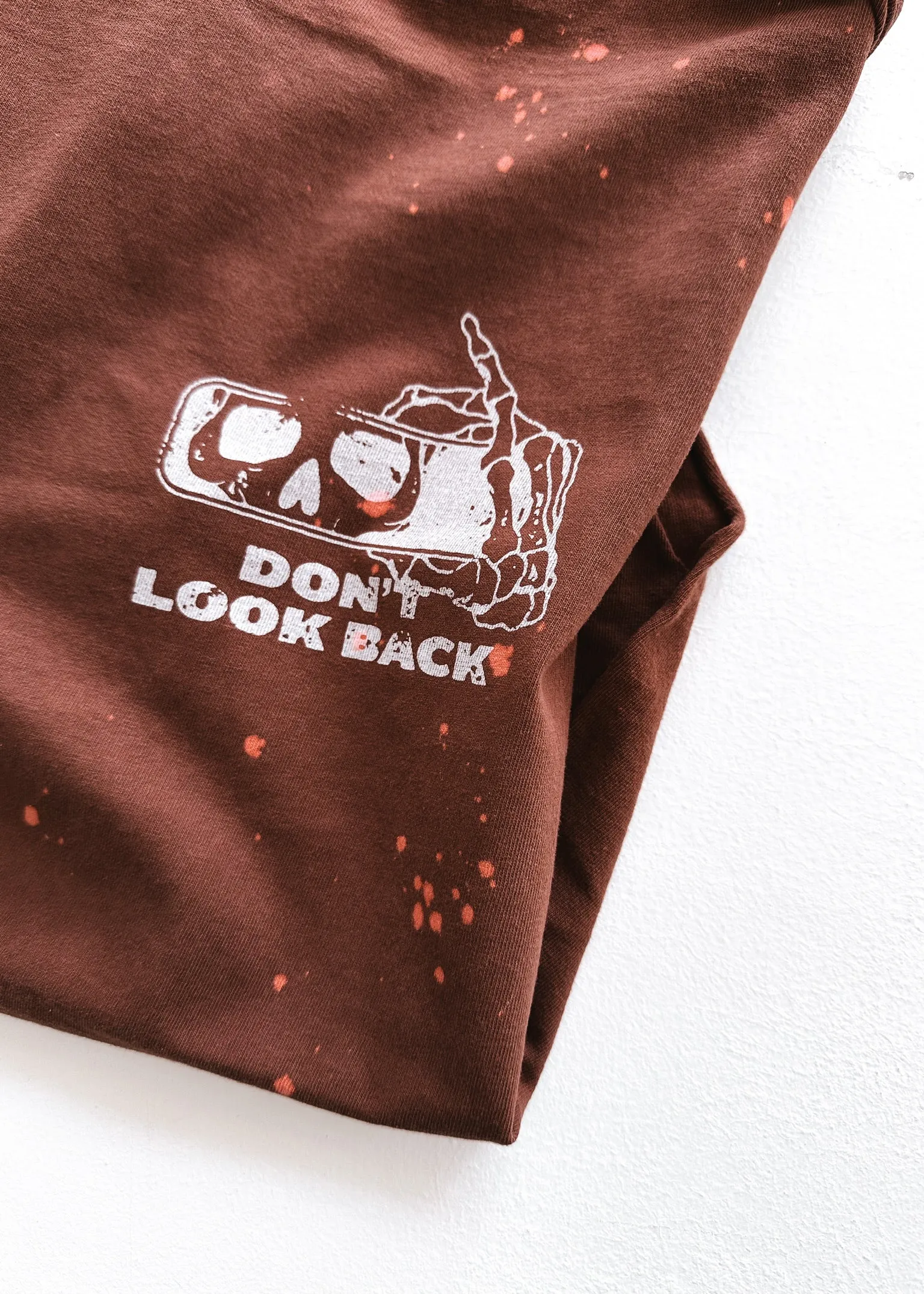 DON'T LOOK BACK BLEACHED OUT SIDE SLIT TEE