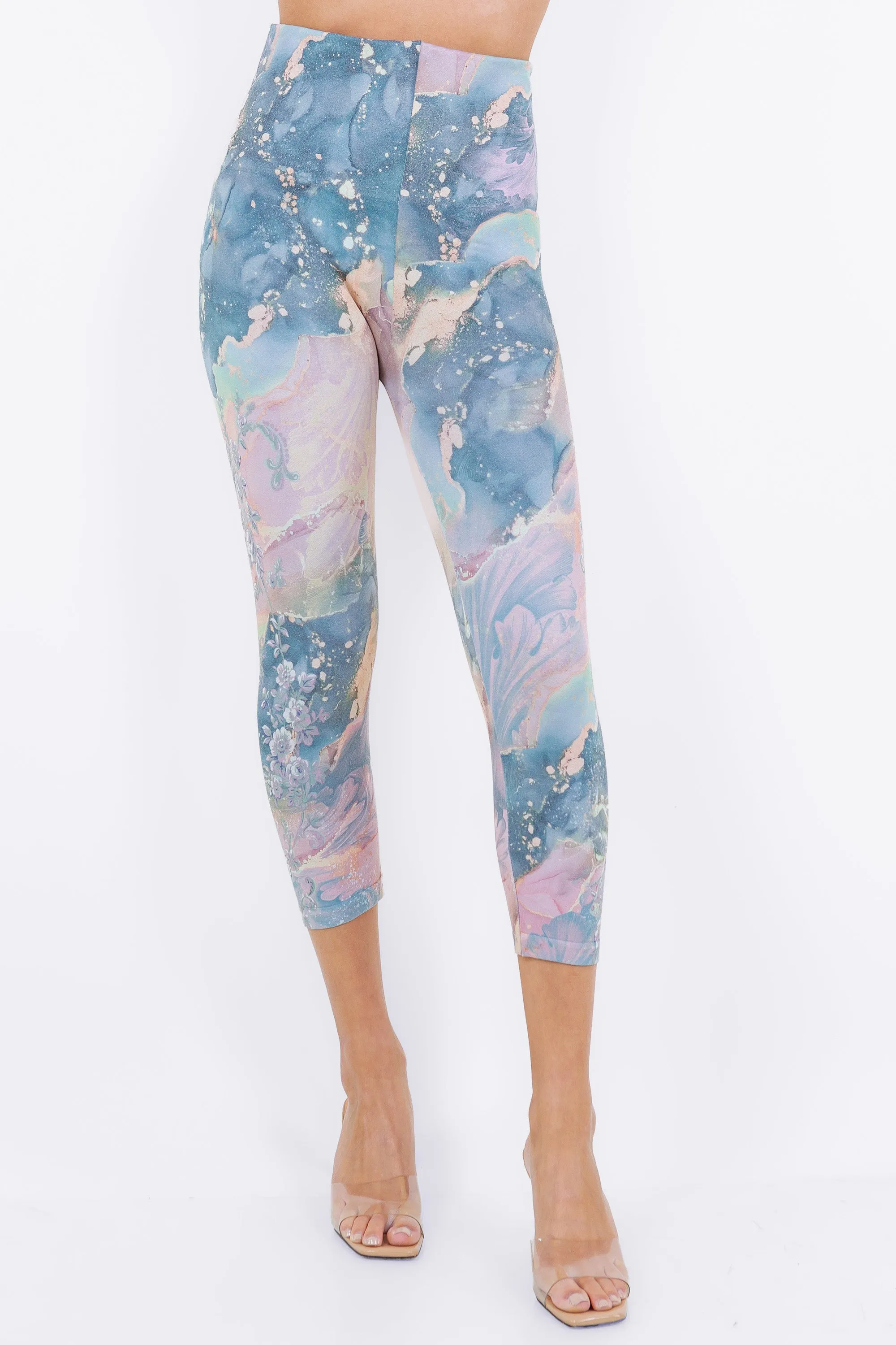 Vintage Floral Runner Over Marble Printed Leggings